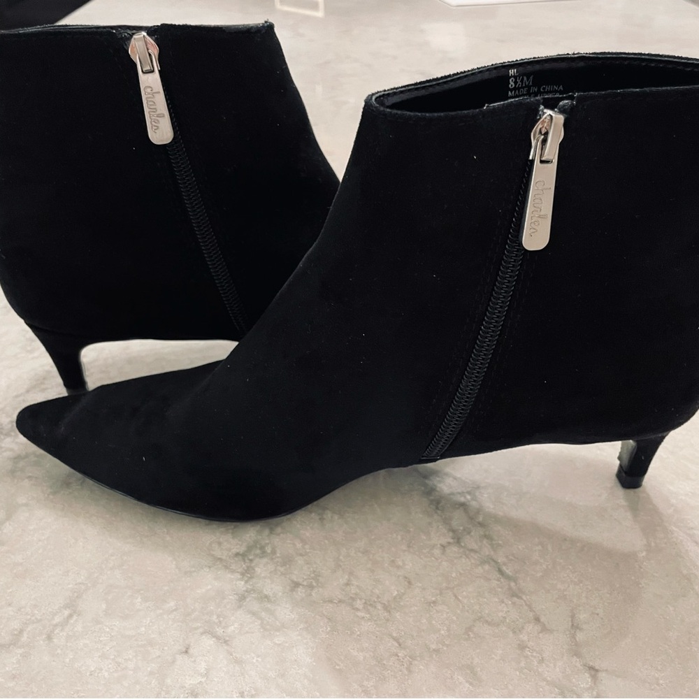 Charles by Charles David ankle boots in black faux suede/ size 8 1/2/ EUC/no box - Picture 5 of 15